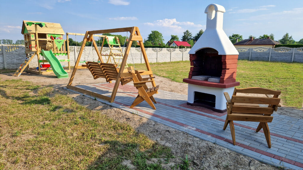 Garden and barbecue area at Orli Domek